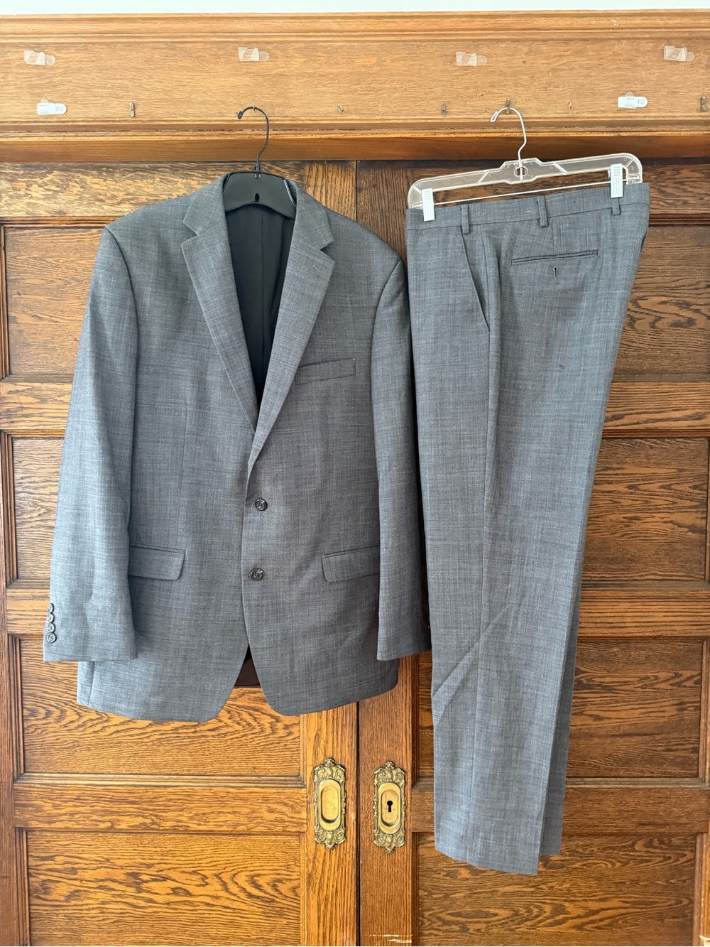Classic Chaps Men's Gray Two-Piece Suit Jacket & Pants